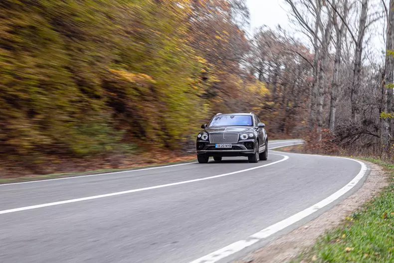 Bentley Bentayga V8 facelift 061