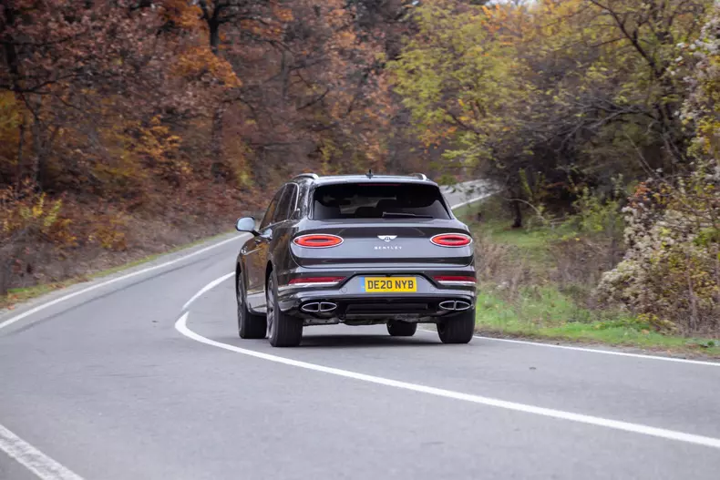 Bentley Bentayga V8 facelift 063