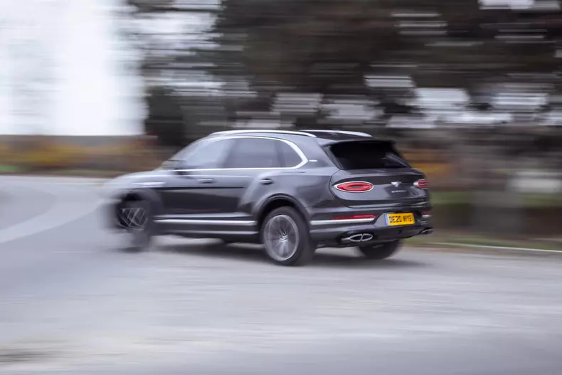 Bentley Bentayga V8 facelift 065
