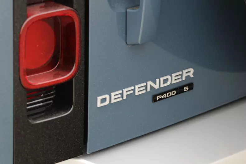 Land Rover Defender 002