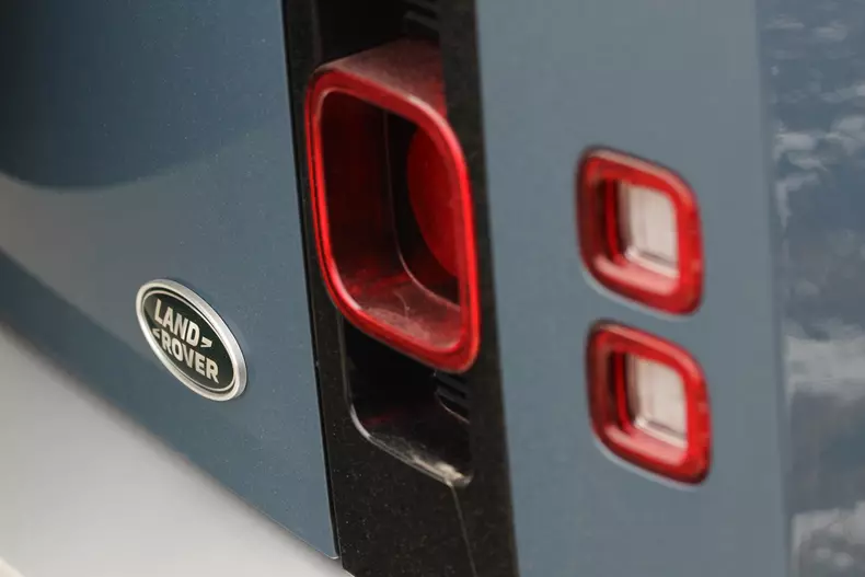 Land Rover Defender 005