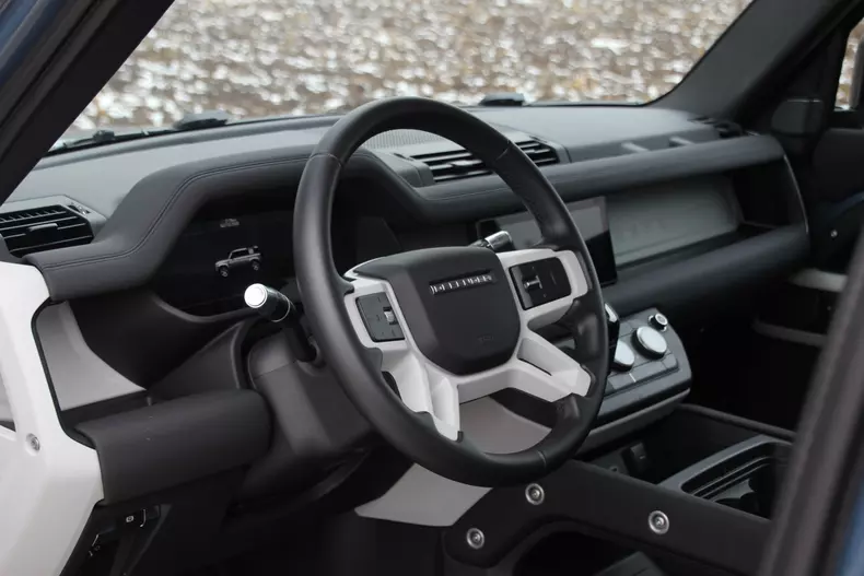 Land Rover Defender 008