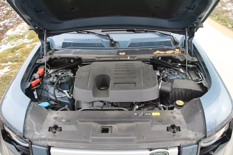 Land Rover Defender 012