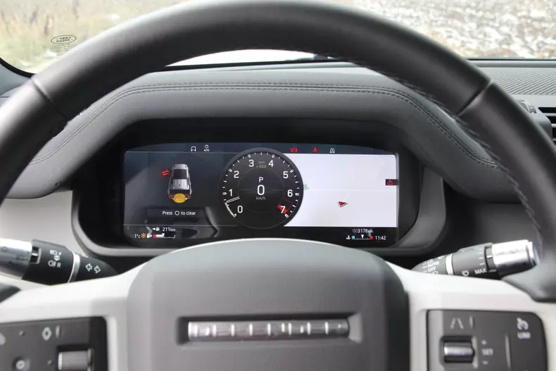 Land Rover Defender 014