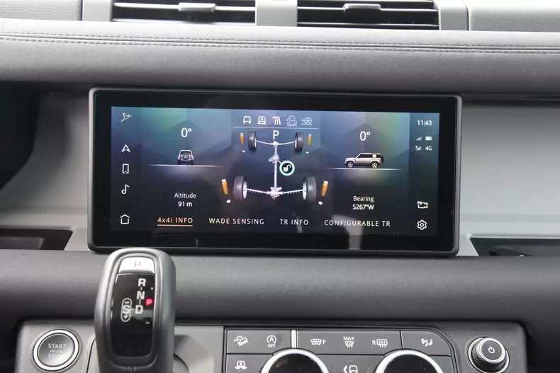 Land Rover Defender 015