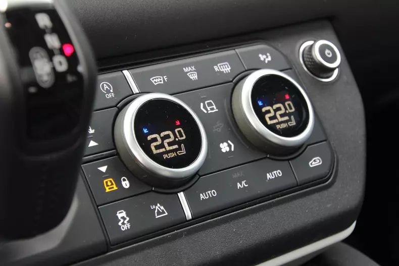 Land Rover Defender 016