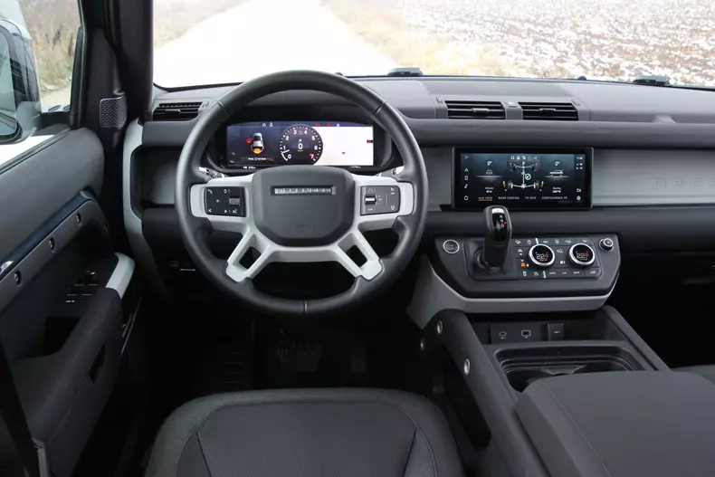 Land Rover Defender 018