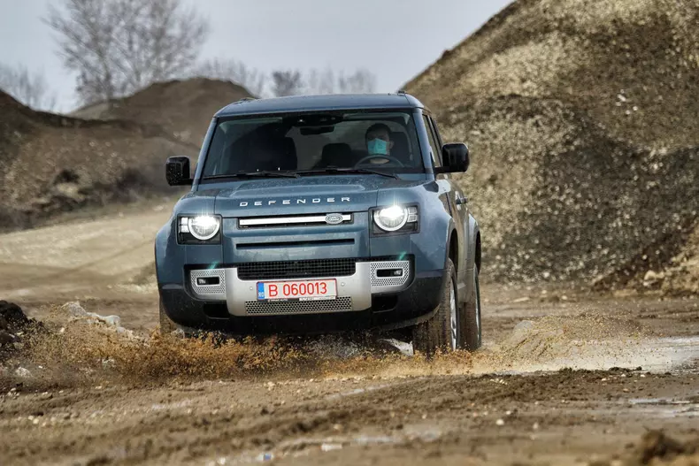 Land Rover Defender 020