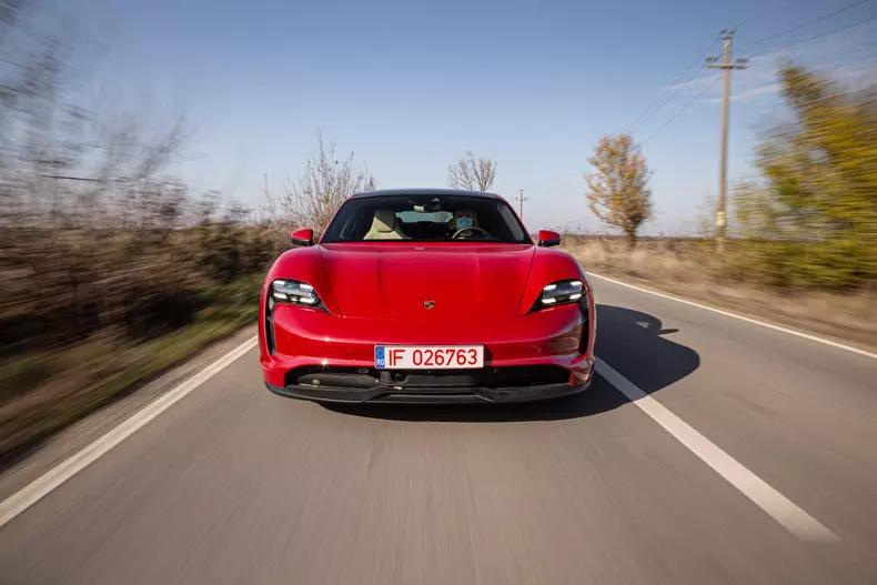 Porsche Taycan 4S 001