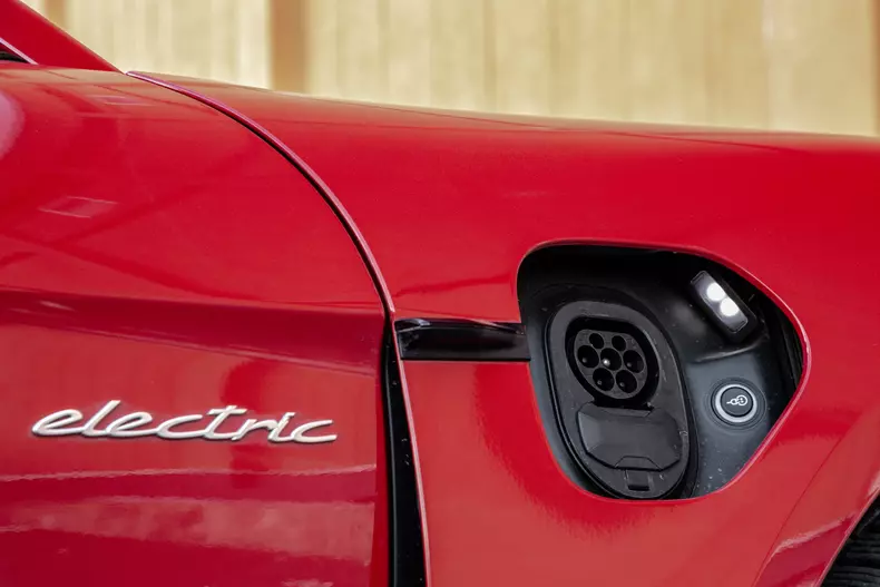 Porsche Taycan 4S 004