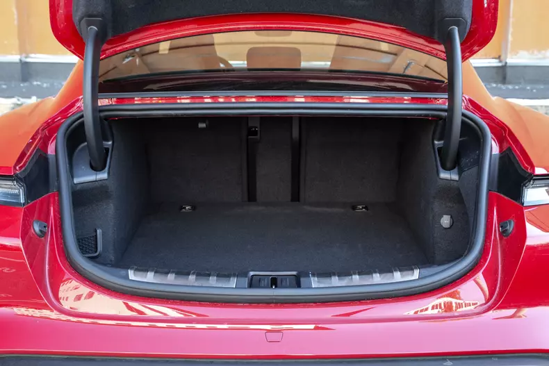 Porsche Taycan 4S 010