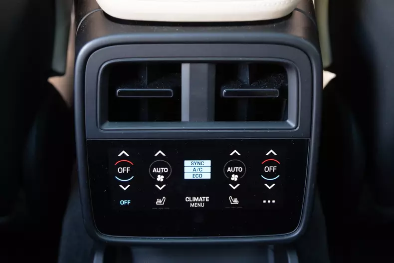 Porsche Taycan 4S 014