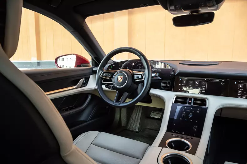 Porsche Taycan 4S 015