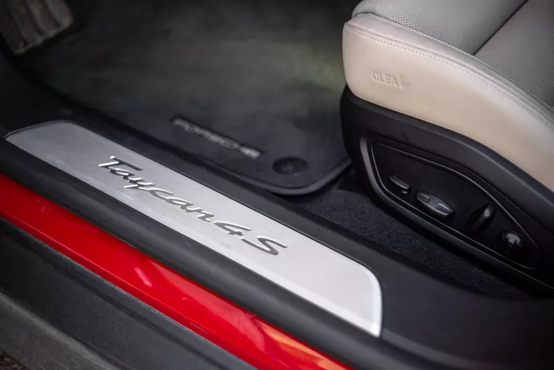 Porsche Taycan 4S 018