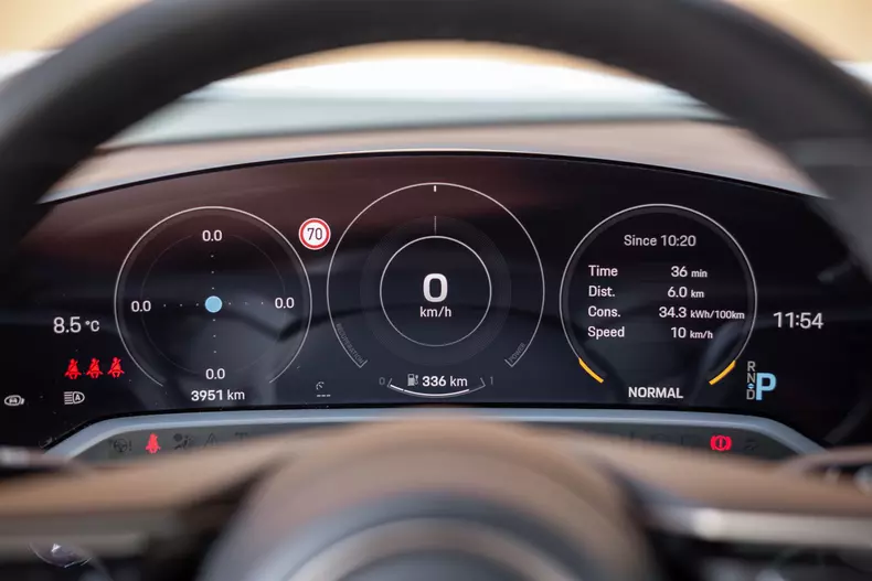 Porsche Taycan 4S 021