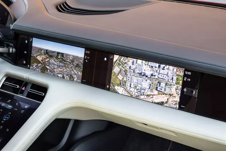 Porsche Taycan 4S 025