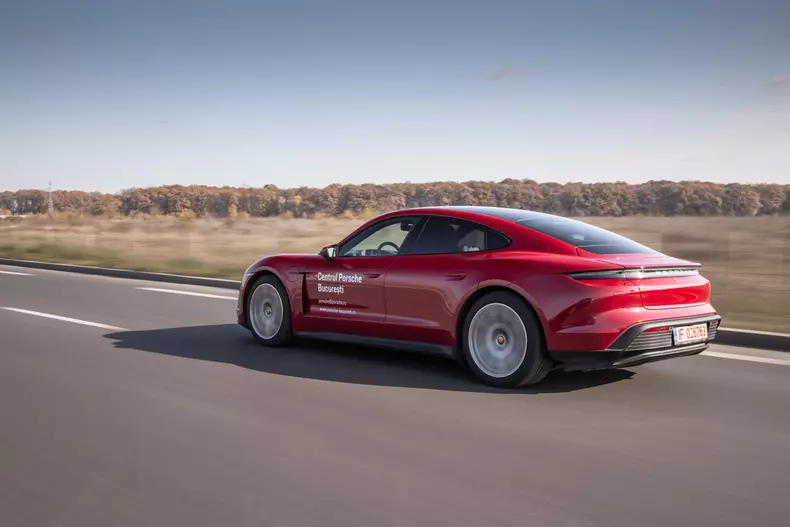 Porsche Taycan 4S 028