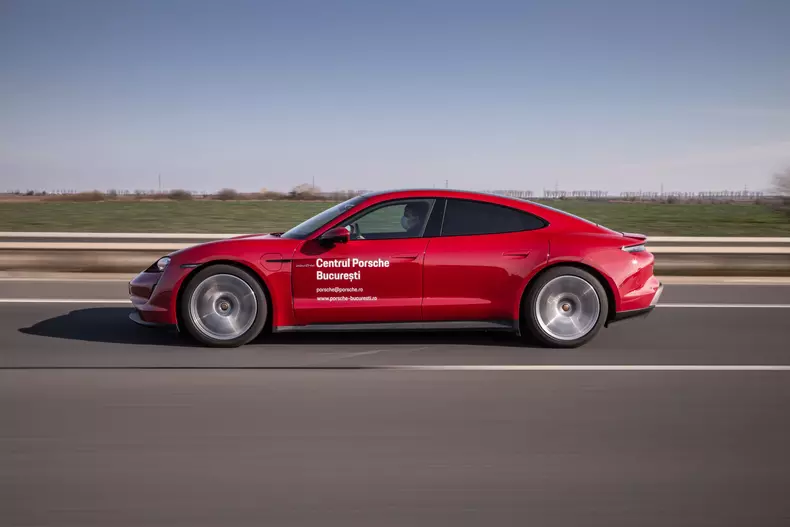 Porsche Taycan 4S 031