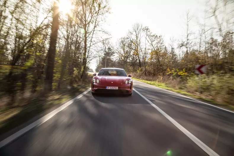 Porsche Taycan 4S 034