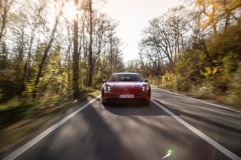 Porsche Taycan 4S 035