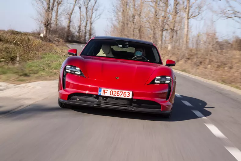 Porsche Taycan 4S 037