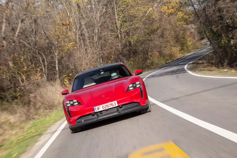 Porsche Taycan 4S 038