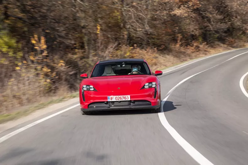 Porsche Taycan 4S 039