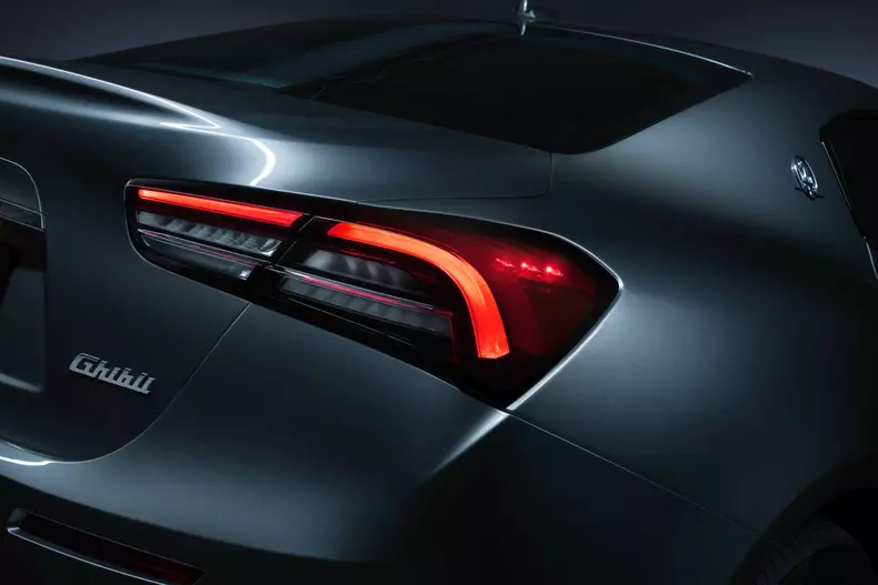 Maserati Ghibli Hybrid 011