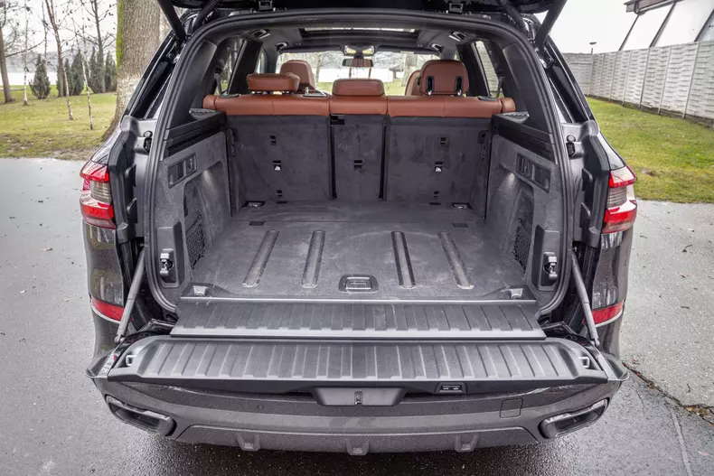 BMW X5 M50d Final Edition 002