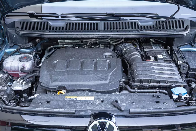 VW Caddy Roadtrip 125