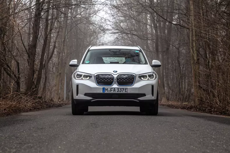 BMW iX3