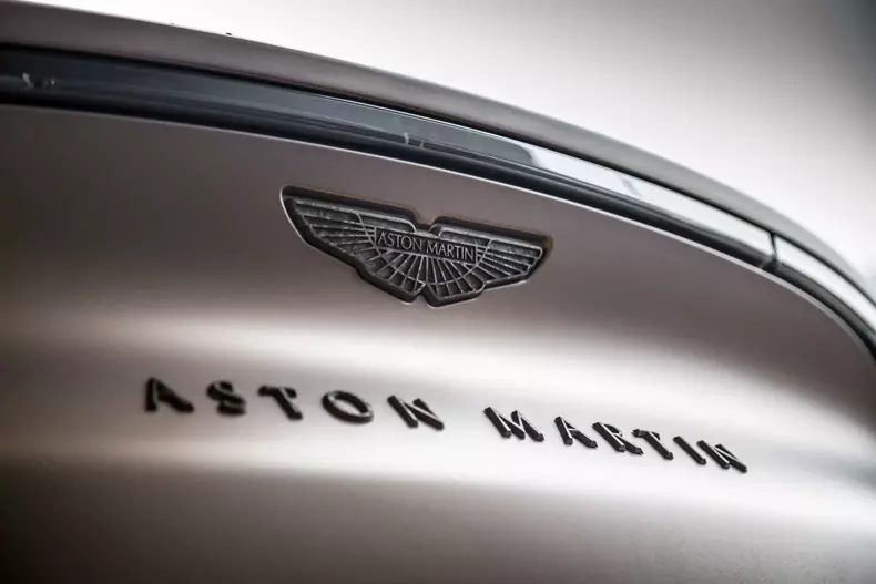 Aston Martin DBX 003