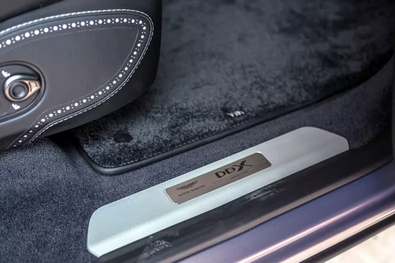 Aston Martin DBX 027