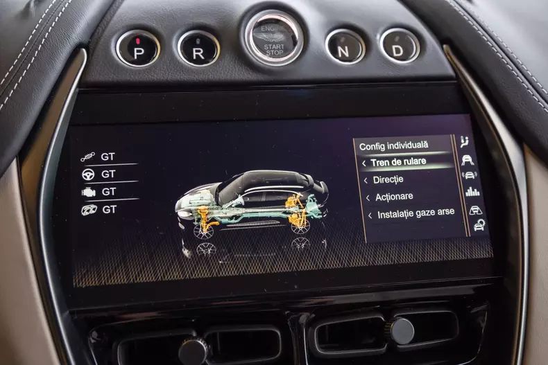 Aston Martin DBX 037