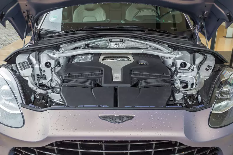 Aston Martin DBX 043