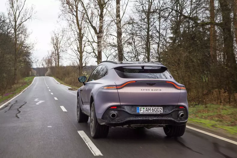 Aston Martin DBX 075