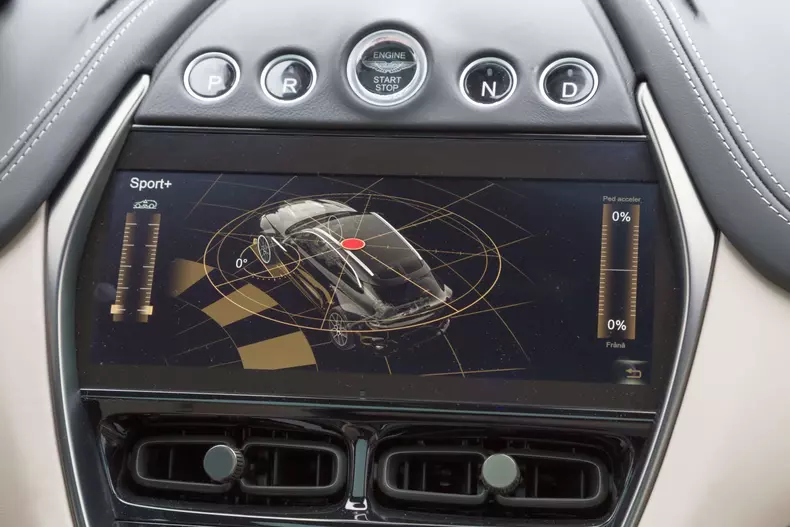 Aston Martin DBX 088