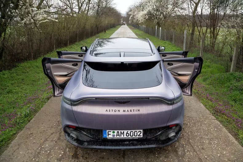 Aston Martin DBX 091