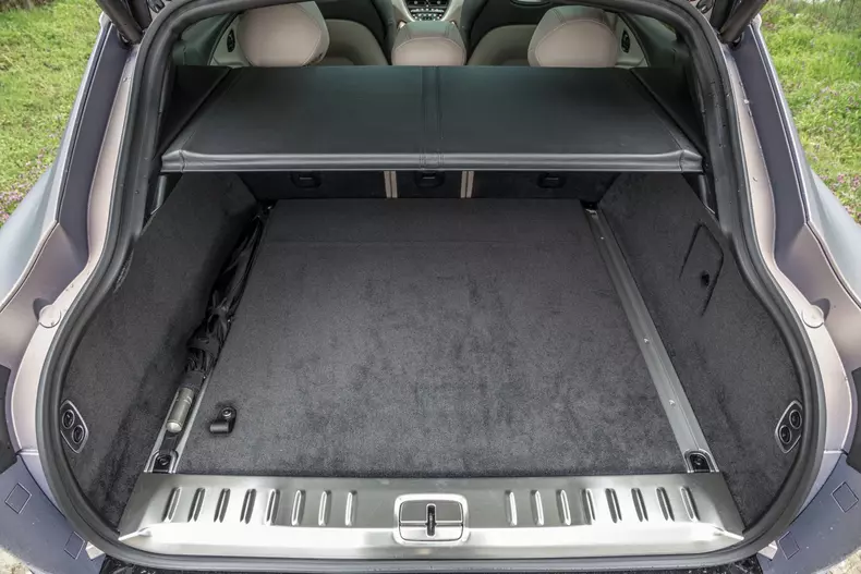 Aston Martin DBX 094