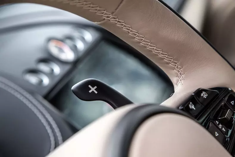 Aston Martin DBX 097