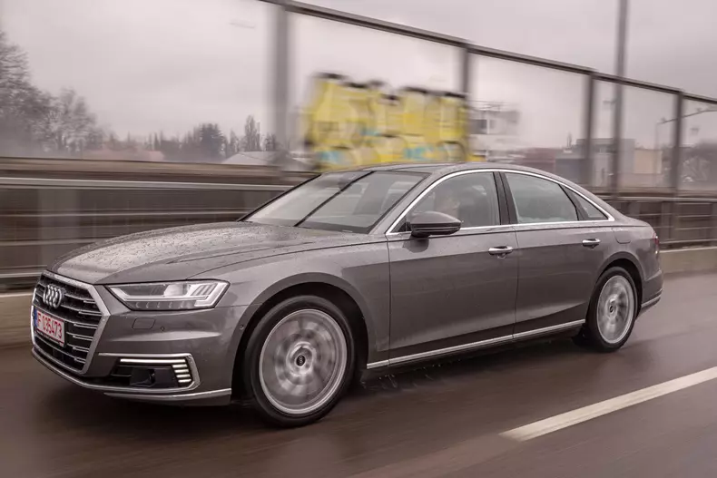 Audi A8 PHEV 002
