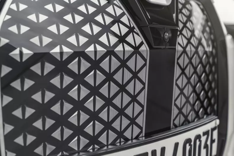 BMW iX si BMW i4 167