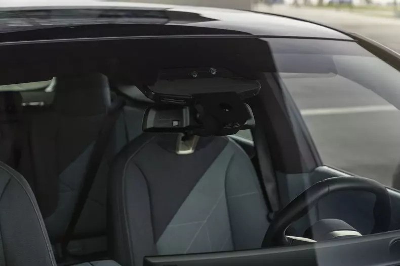 BMW iX si BMW i4 170