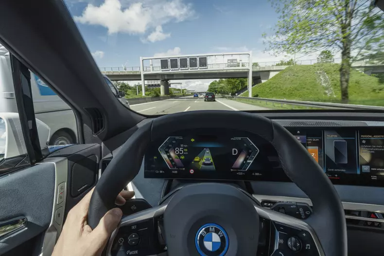 BMW iX si BMW i4 174