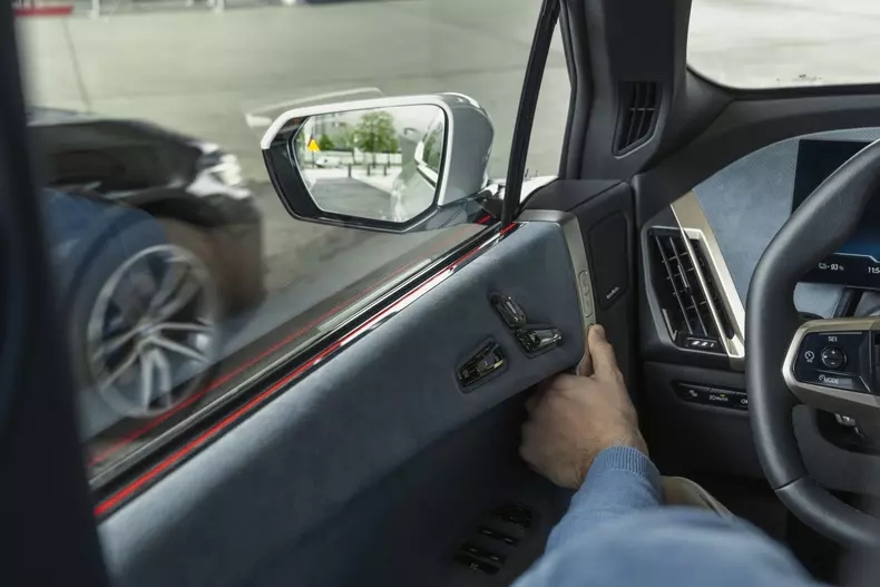 BMW iX si BMW i4 182