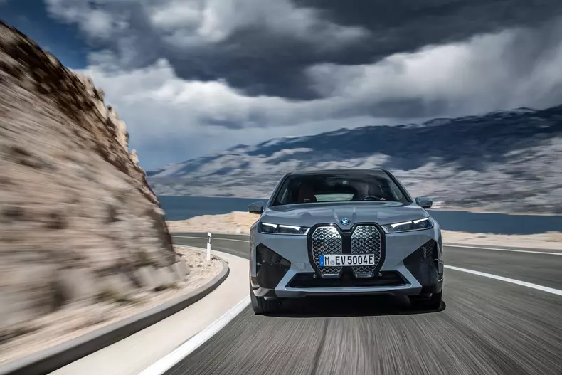 BMW iX si BMW i4 57
