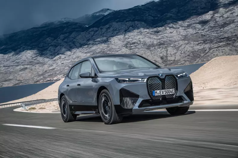 BMW iX si BMW i4 60