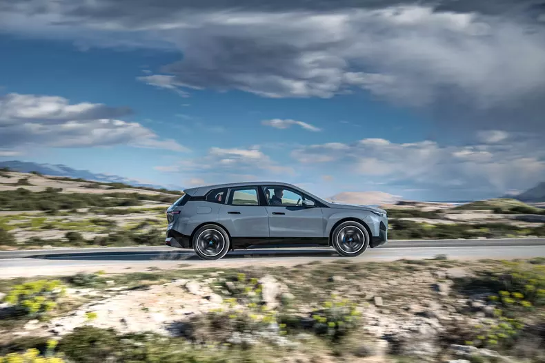 BMW iX si BMW i4 77