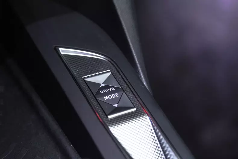 DS3 Crossback E-Tense 051