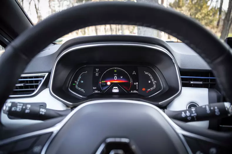 Renault Clio E-Tech 009